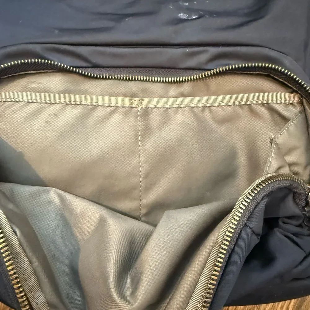 Tumi Backpack
⭐️read description - Picture 7 of 8